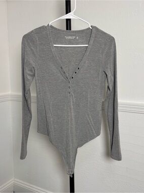 Abercrombie Soft AF Gray Long-Sleeve henley V-Neck Bodysuit small